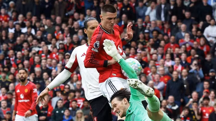 Thua Man Utd, HLV Liverpool nói lời cay đắng về VAR