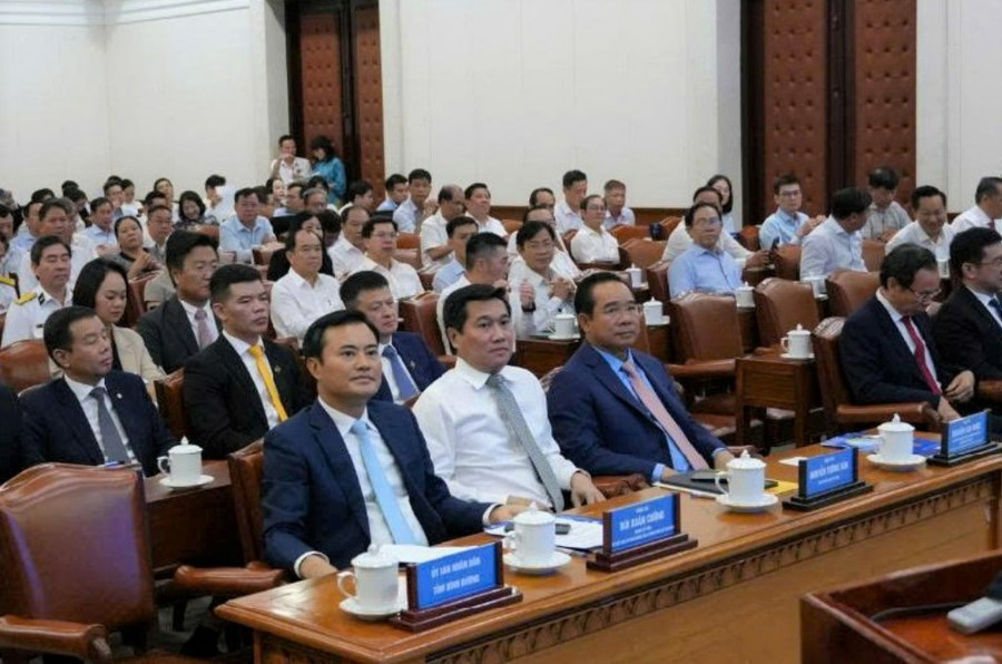 Các lãnh đạo TPHCM dự buổi công bố quy hoạch sáng 25/6. (Ảnh: Cổng TTĐT TPHCM) quy-hoach-tphcm-3.jpg