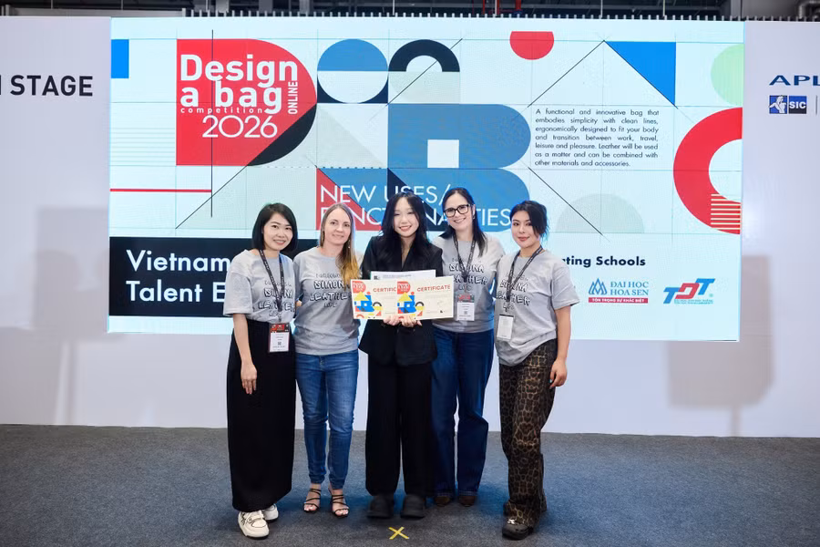 Sinh viên Hoài Thương từ Cuộc thi Nhà thiết kế tương lai đến Quán quân cuộc thi The Design-A-Bag Vietnam Talent Edition.