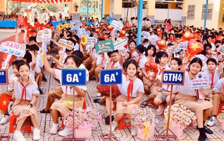 Học sinh Trường THCS Lương Định Của, phường Cát Lái (TPHCM) tại lễ khai giảng năm học 2025 - 2026. Ảnh: MH.