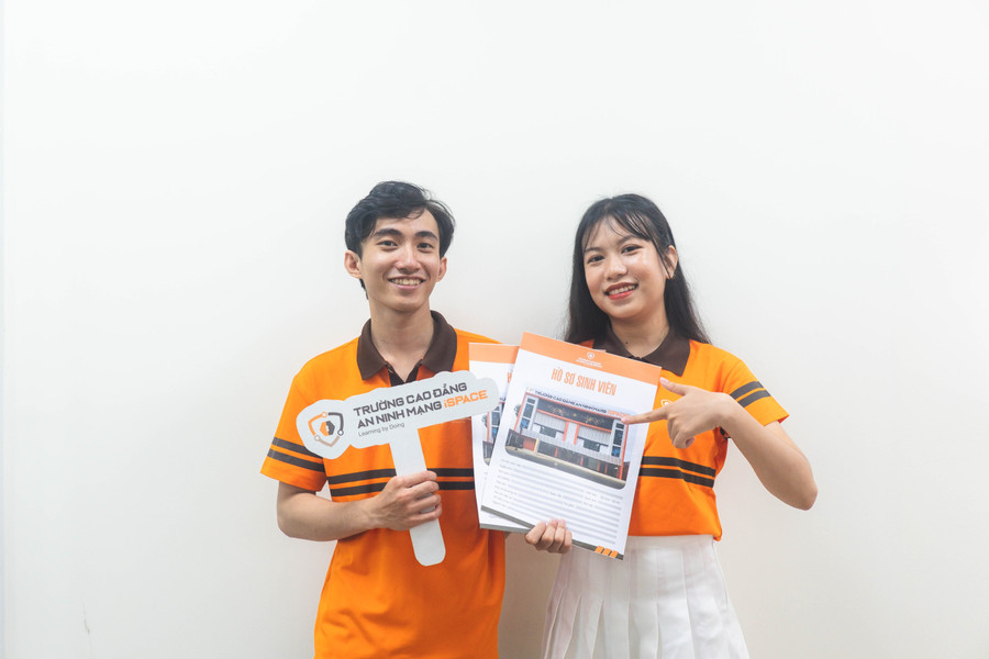 Sinh viên Trường Cao đẳng iSPACE. dscf9438.jpg