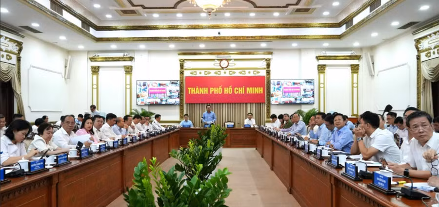 Buổi họp tình hình kinh tế - xã hội TPHCM sáng 4/7. Ảnh: Cổng TTĐT TPHCM.