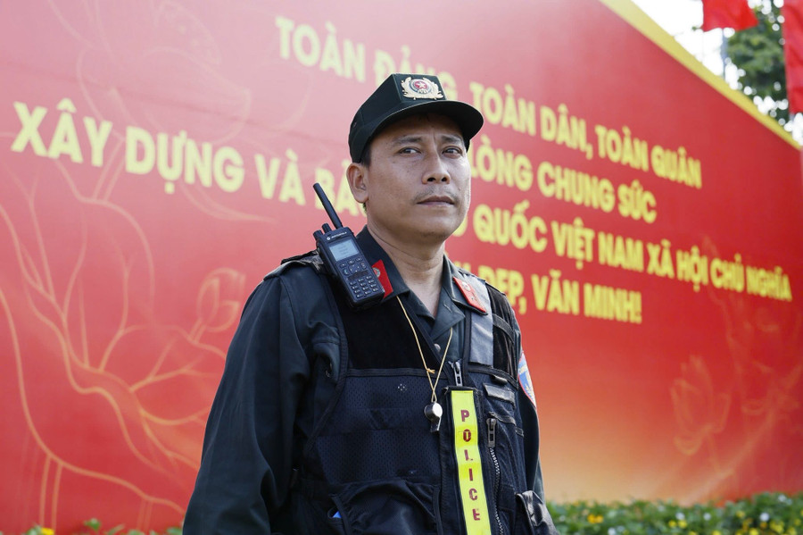 Lực lượng cảnh sát cơ động đảm bảo quân số ứng trực tại đơn vị, chuẩn bị đầy đủ vũ khí, phương tiện, công cụ hỗ trợ, sẵn sàng nhận nhiệm vụ khi có tình huống xảy ra. 559817781-816817671113235-5316198653875860705-n.jpg