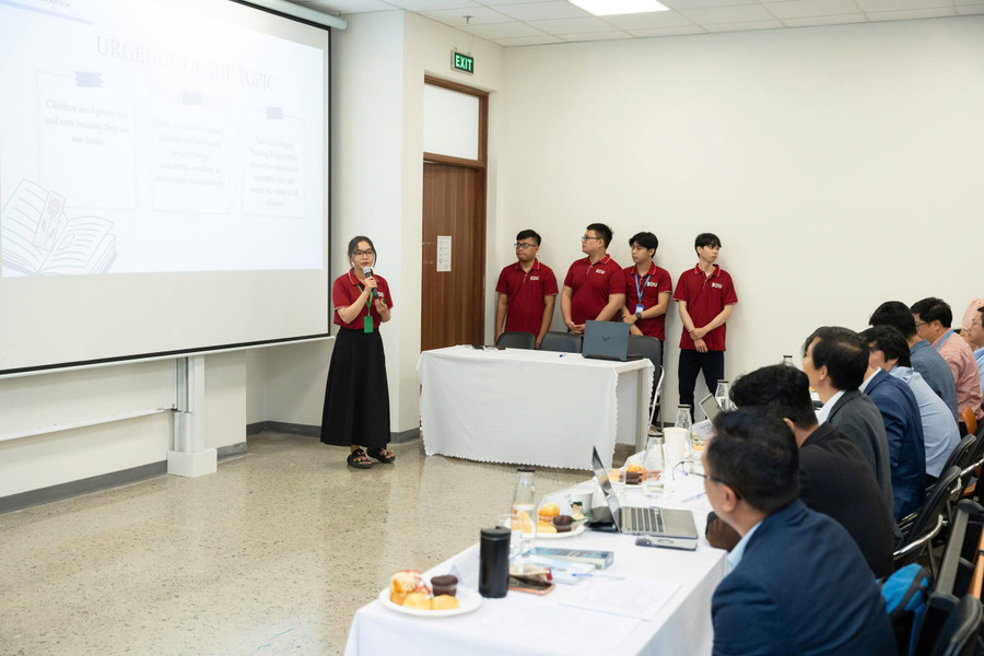 Sinh viên Trường Đại học Bình Dương thuyết trình dự án năm 2024. Ảnh: BTC. c2623334561fe141b80e.jpg
