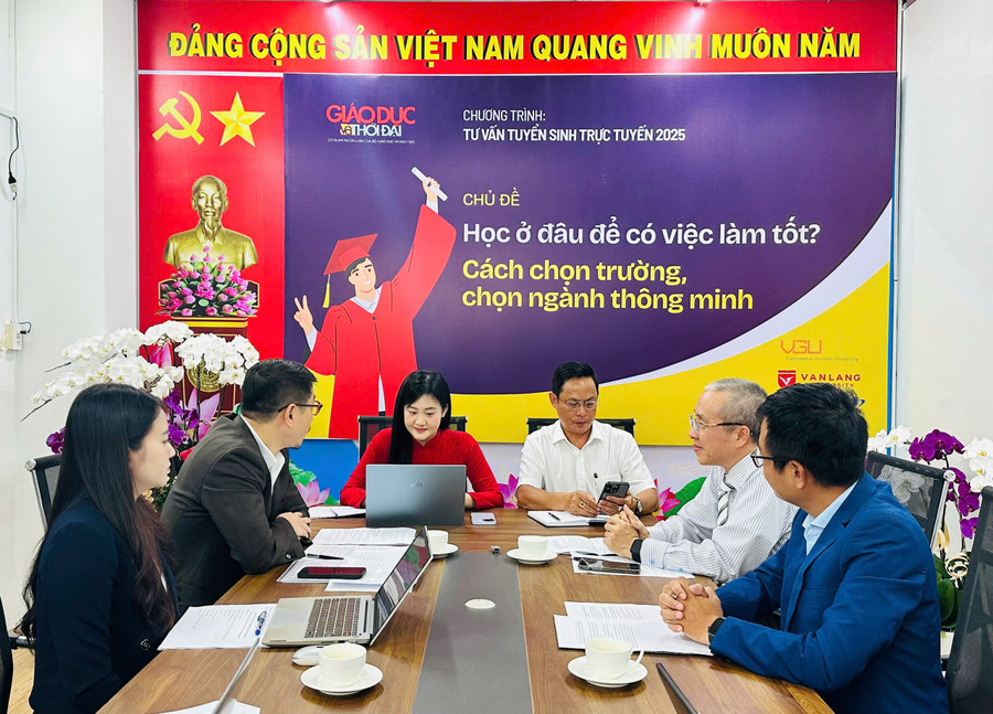 Đại diện các trường đại học chia sẻ tại chương trình tư vấn tuyển sinh 2025 tại Báo Giáo dục và Thời đại.