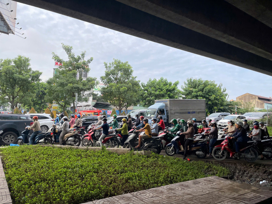 Xe cộ dồn ứ các khu vực xung quanh nút giao Bình Triệu, được coi là đường cửa ngõ phía Đông Bắc TPHCM. 23d33a17e0536b0d3242.jpg