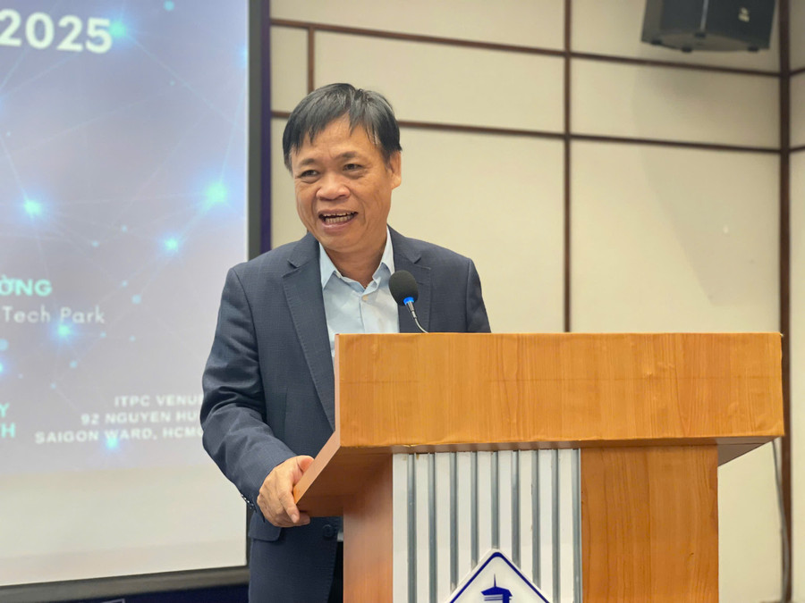 Ông Lê Quốc Cường, Phó Ban quản lý Khu Công nghệ cao TPHCM phát biểu tại hội thảo. Ảnh: Hà An.