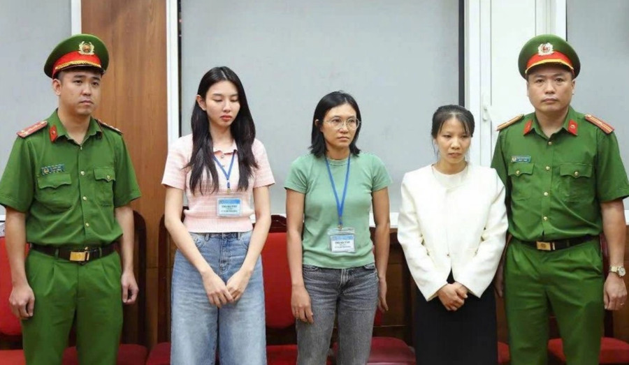 Nguyễn Thúc Thùy Tiên (thứ 2 từ trái sang) bị bắt hồi tháng 5. Ảnh: Bộ Công an.