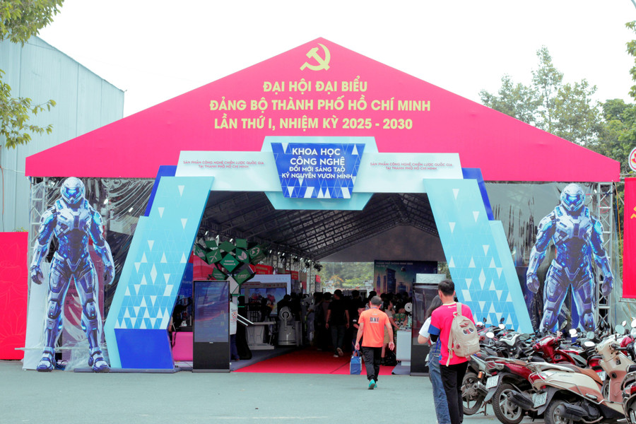 Triển lãm khai mạc sáng 13/10, kéo dài đến 15/10 xuyên suốt trong thời gian diễn ra Đại hội đại biểu Đảng bộ TPHCM, lần thứ I, nhiệm kỳ 2025 - 2030. trien-lam-dai-hoi-1.jpg