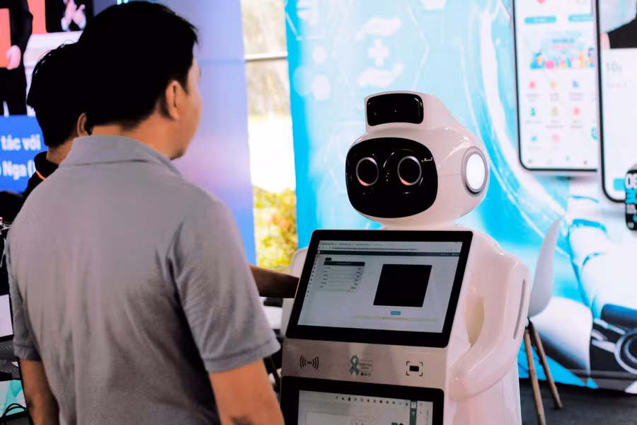 Triển lãm khoa học công nghệ và đổi mới sáng tạo chào mừng Đại hội đại biểu Đảng bộ TPHCM quy tụ gần 30 gian hàng của các tổ chức nghiên cứu, viện trường, doanh nghiệp với khoảng 650 công nghệ do người Việt phát triển.