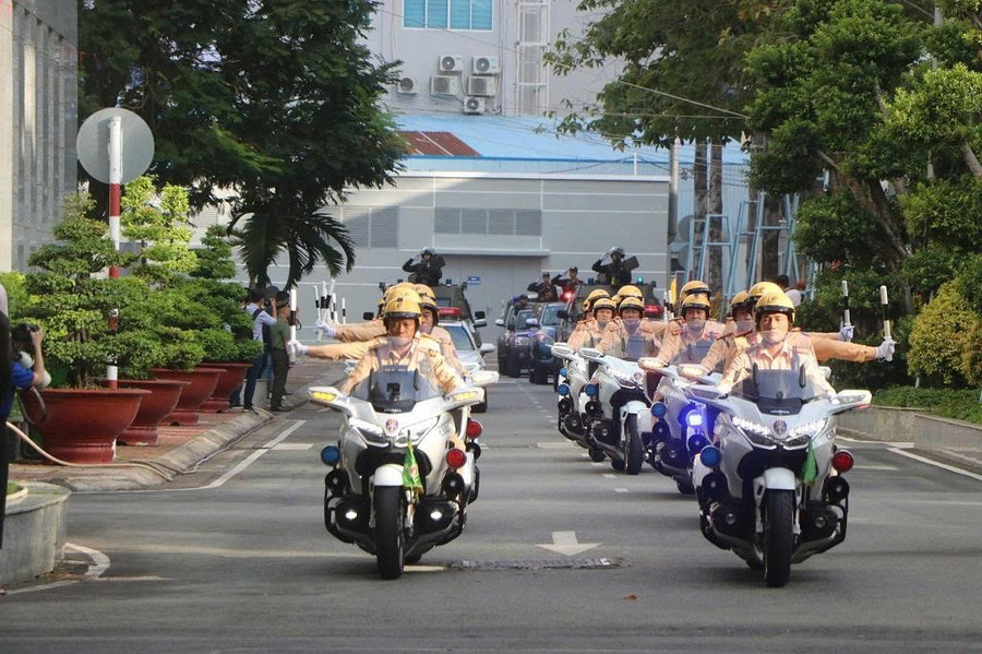 Công an TPHCM ra quân đợt cao điểm trấn áp tội phạm. (Ảnh: Phúc Uyên) 97de2843069b8fc5d68a.jpg