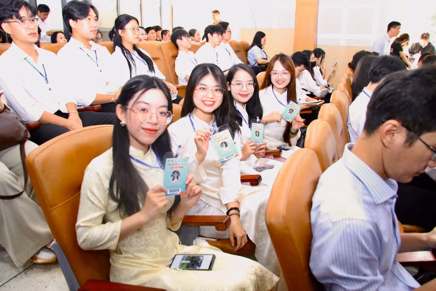 Sinh viên dự thi giải thưởng Euréka tham dự khai mạc vòng chung kết. Ảnh: Phúc Uyên.