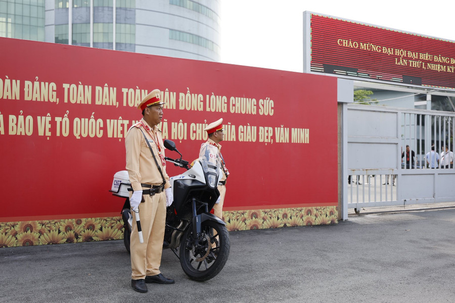 Lực lượng CSGT làm nhiệm vụ tại Đại hội đại biểu Đảng bộ TPHCM. 560637851-816981461096856-2015813919007540291-n.jpg