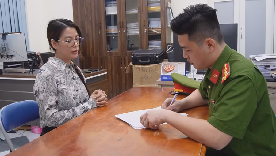 Trương Ngọc Ánh tại cơ quan điều tra. Ảnh: Công an TPHCM.