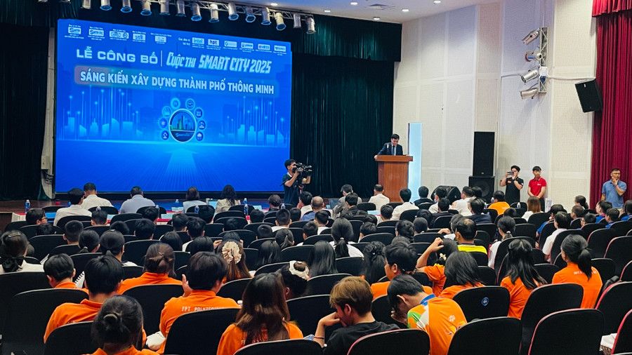 Nhiều bạn trẻ là học sinh, sinh viên dự lễ công bố cuộc thi. Ảnh: Phúc Uyên. img-7471.jpg