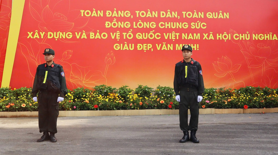 Lực lượng cảnh sát cơ động được huy động 100% quân số bảo vệ đại hội. 559618899-816817481113254-7068160028362759480-n.jpg