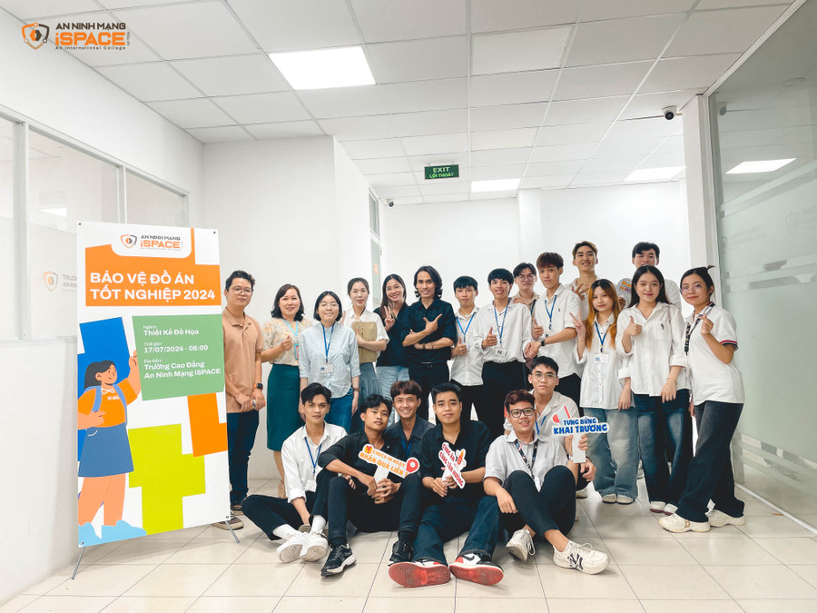 Sinh viên Trường Cao đẳng iSPACE trong bảo vệ đồ án tốt nghiệp. img-5227.jpg