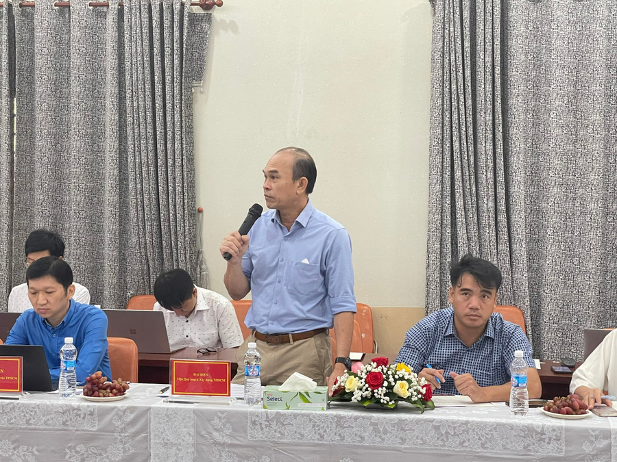 PGS.TS Phạm Văn Phước, Phó Viện trưởng Viện Quy hoạch Xây dựng TPHCM chia sẻ tại tọa đàm. Ảnh: Hà An.