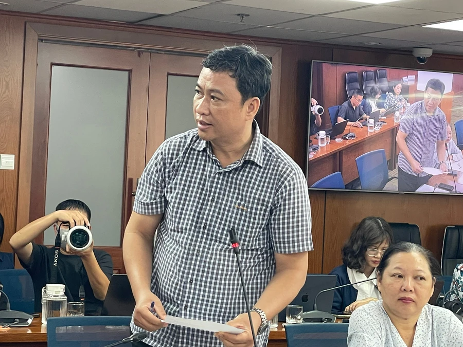 Ông Huỳnh Thái Ngọc, Phó Giám đốc Trung tâm Phát triển Quỹ đất, Sở Nông nghiệp và Môi trường TPHCM tại họp báo. Ảnh: Hà An.