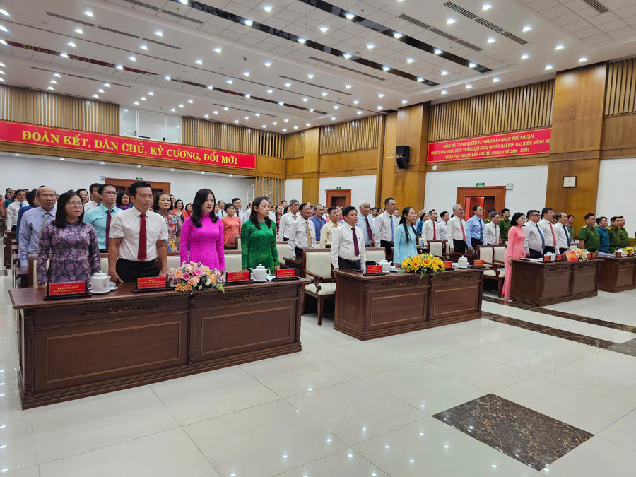 Cán bộ, công chức phường Phú Nhuận tại lễ công bố các nghị quyết của Trung ương và địa phương về sáp nhập các đơn vị hành chính trong sáng 30/6. trung-tam-hanh-chinh-3.jpg