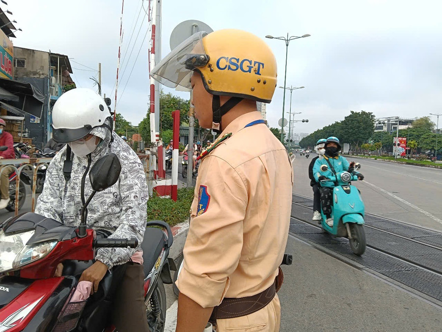 CSGT TPHCM tuần tra xử lý vi phạm giao thông. (Ảnh: Công an TPHCM).