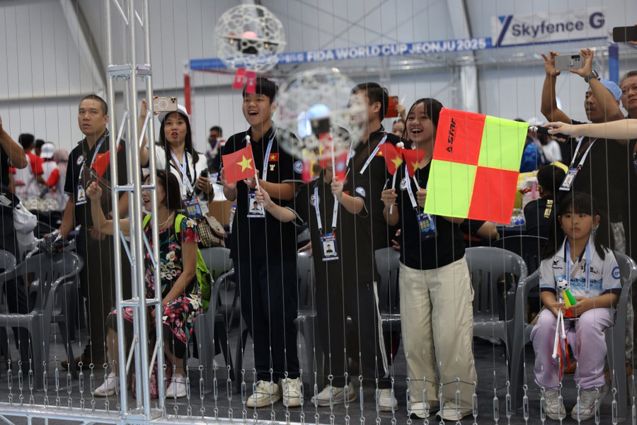 Đội tuyển Việt Nam tham gia sân chơi DroneSoccer quốc tế. Ảnh: BTC. img-2129.jpg