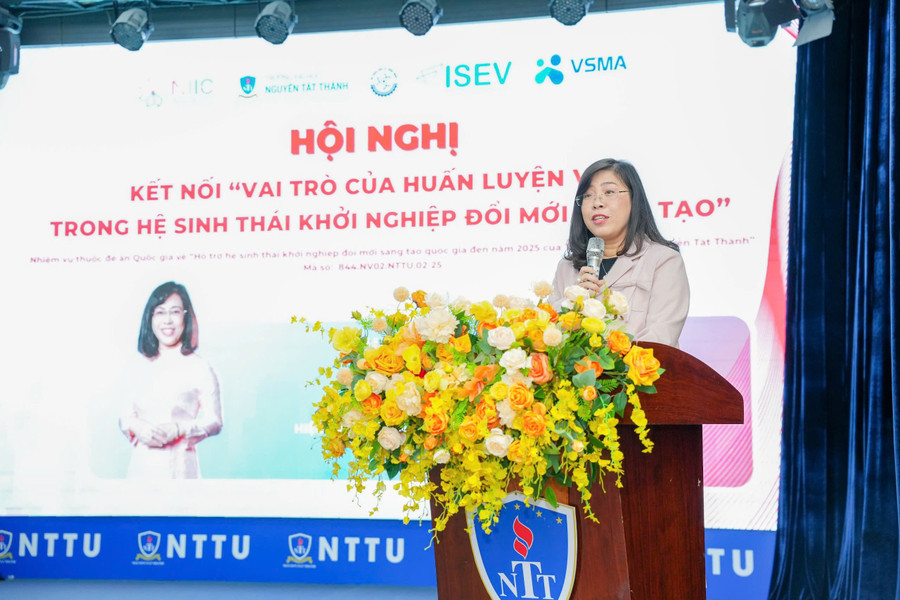 TS Trần Ái Cầm, Hiệu trưởng Trường Đại học Nguyễn Tất Thành phát biểu tại hội nghị kết nối vai trò của HLV trong hệ sinh thái khởi nghiệp đổi mới sáng tạo. Ảnh: NTTU. 3e887676d85751090846.jpg