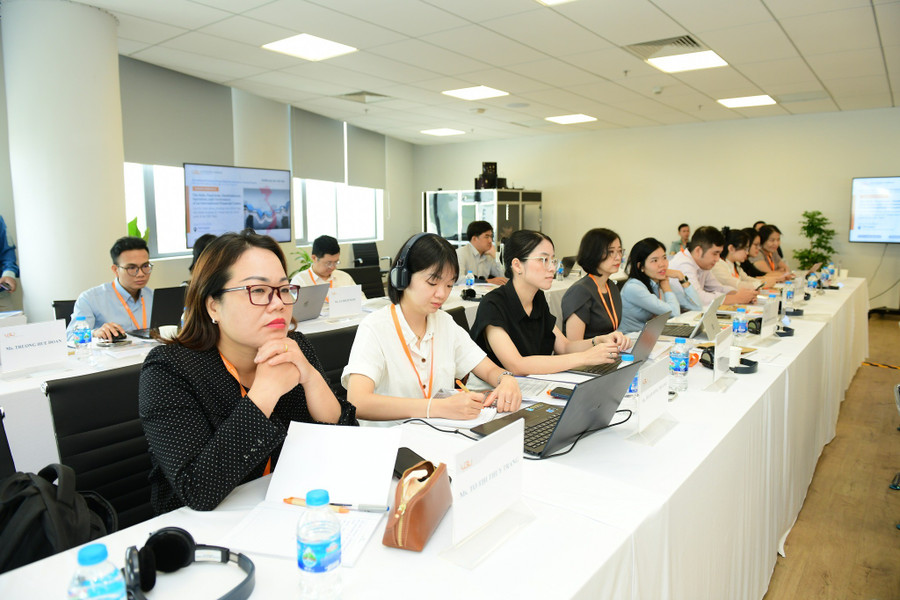 Các học viên tham gia khóa đào tạo cán bộ Trung tâm tài chính quốc tế tại Trường Đại học Việt Đức. Ảnh: VGU. dao-tao-can-bo-nguon-cho-trung-tam-tai-chinh-quoc-te-1.jpg