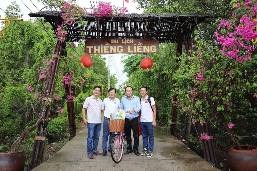 Cổng vào ấp Thiềng Liềng đã phát triển thành mô hình du lịch cộng đồng. Ảnh: Phúc Uyên. 75e9f00cbf6e32306b7f.jpg