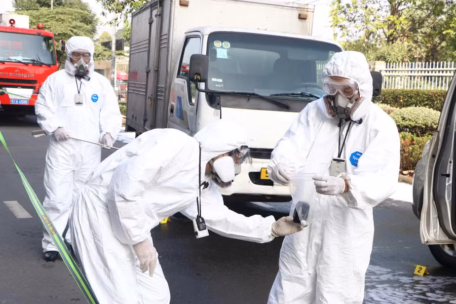 Sáng 27/12, Sở Khoa học và Công nghệ TPHCM tổ chức diễn tập ứng phó sự cố bức xạ và hạt nhân tại Bệnh viện Ung bướu (phường Tăng Nhơn Phú), cách trung tâm TPHCM hơn 15 km.