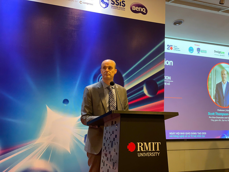 GS.TS Scott Thompson-Whiteside, Tổng Giám đốc, Trường Đại học RMIT Việt Nam phát biểu tại sự kiện. Ảnh: Hà An. 94b4f34d4936c6689f27.jpg