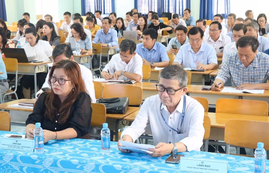 Các đại biểu tham gia tập huấn Kỳ thi tốt nghiệp THPT năm 2025 tại Bình Dương. Ảnh: Sở GD&ĐT Bình Dương.