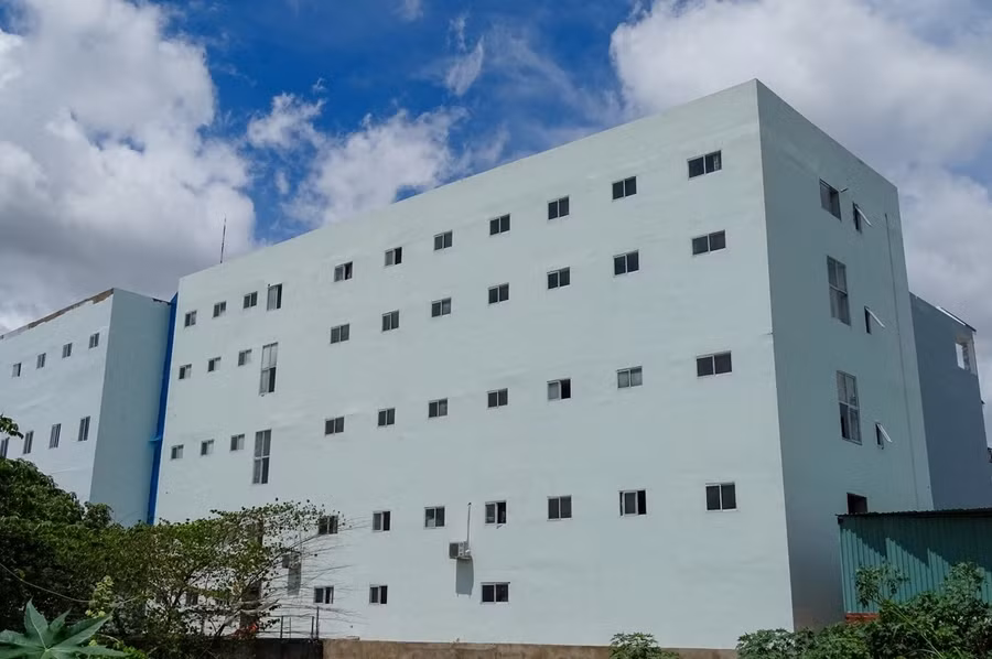 Một chung cư mini ở quận Bình Tân vi phạm trật tự xây dựng. Ảnh: Hà An