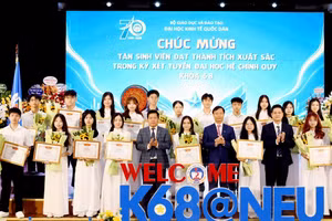Gần 9.000 tân sinh viên ĐH Kinh tế quốc dân tham dự Lễ khai giảng