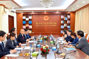 Quang cảnh buổi làm việc.