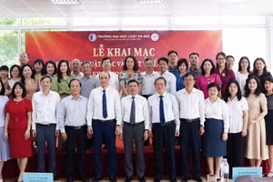 Quang cảnh buổi khai mạc.