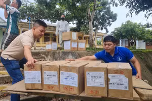 NXBGDVN ngày đêm nỗ lực vận chuyển sách đến các địa phương.