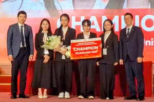 Vòng Chung kết cuộc thi “Tranh tụng giả định quốc tế Việt Nam 2026” với 2 đại diện dự thi đến từ Trường Đại học Luật Hà Nội và Đại học Luật TP.Hồ Chí Minh.