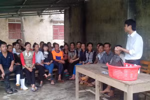 Một giờ học thực hành, học viên chính là bà con nông dân. Ảnh TL.