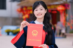 Lò Thị Hà Phương chính thức trở thành tân sinh viên khoa Sư phạm Toán, Đại học Sư phạm Hà Nội. Ảnh NVCC.