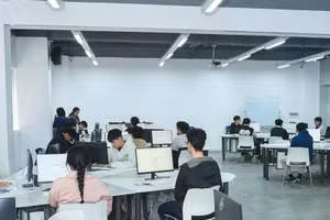 Thí sinh tham gia đánh giá tư duy của ĐH Bách khoa Hà Nội. Ảnh NTCC.