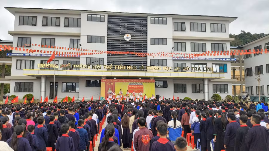Trường Phổ thông nội trú Tiểu học và THCS Trà Lĩnh, xã Trà Lĩnh, tỉnh Cao Bằng, đi vào hoạt động từ năm học 2026-2027.