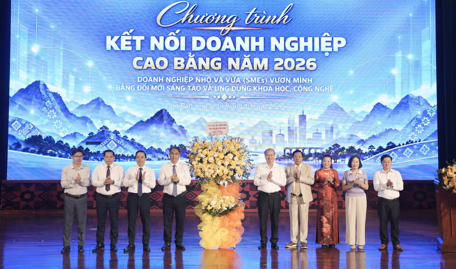 Lãnh đạo tỉnh Cao Bằng chúc mừng cộng đồng doanh nghiệp tỉnh nhân Ngày Doanh nhân Việt Nam 13/10.