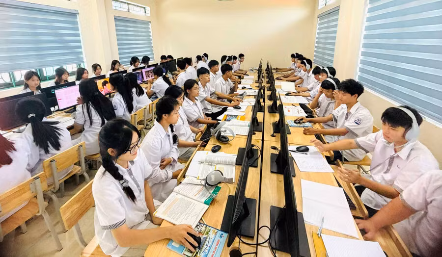 Trường THPT Bế Văn Đàn (Cao Bằng) quản lý thiết bị hiệu quả nhờ ứng dụng các phần mềm, AI.