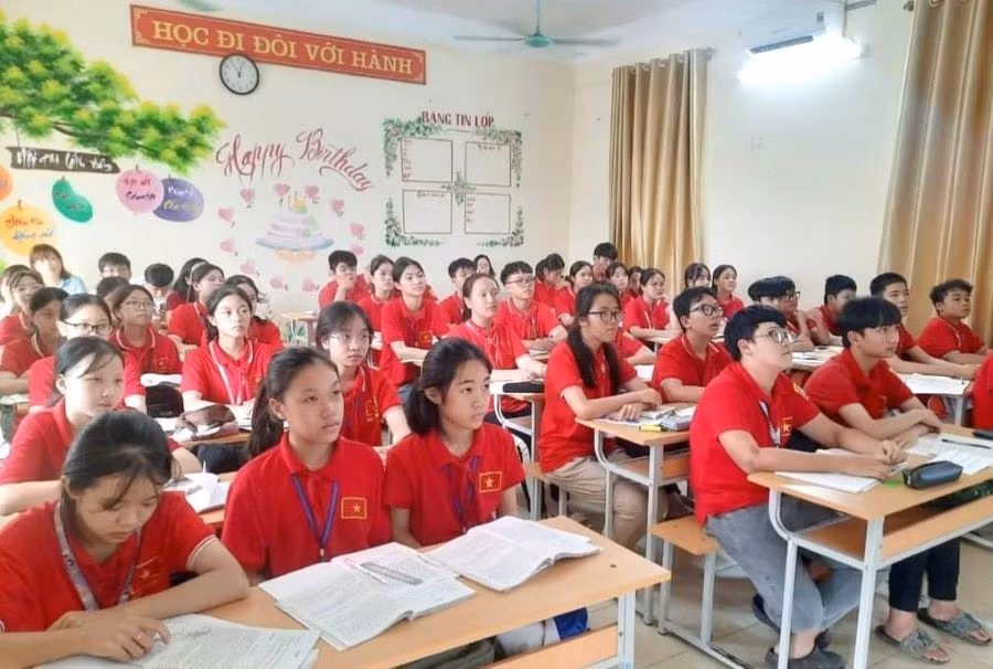 Thầy và trò trường THCS Phú Hộ, TX Phú Thọ tích cực thi đua dạy tốt, học tốt.
