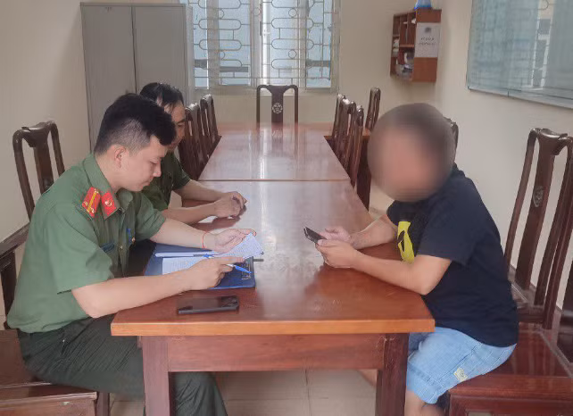Chủ tài khoản mạng xã hội tại Cơ quan Công an Tuyên Quang.