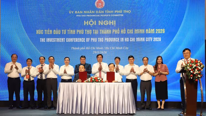 Lãnh đạo tỉnh Phú Thọ chứng kiến ký kết Bản ghi nhớ hợp tác giữa các đơn vị.