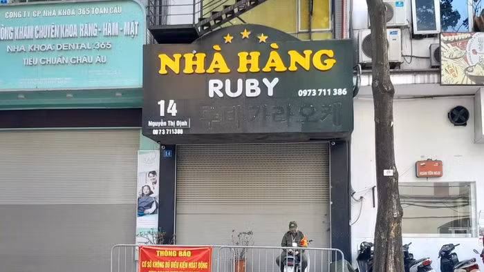 Nhiều quán karaoke phải tạm dừng hoạt động.
