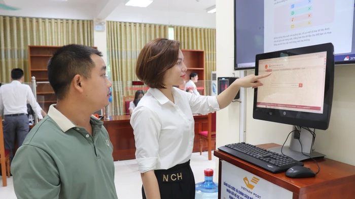 Trung tâm phục vụ hành chính công phường Vĩnh Yên (Phú Thọ) được thí điểm ứng dụng AI trong giải quyết công việc.