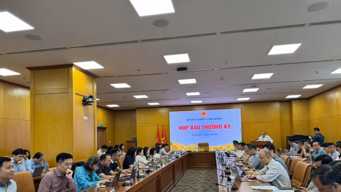 Toàn cảnh buổi họp báo thường kỳ.